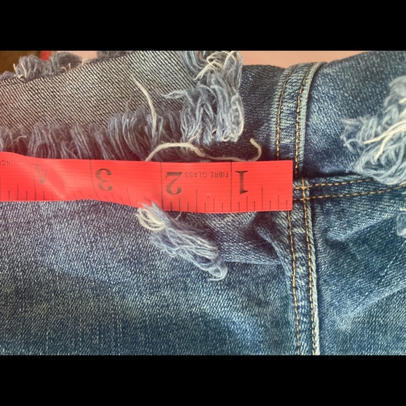 Old Navy Boyfriend Jean Cut Off Shorts - Picture 6 of 7